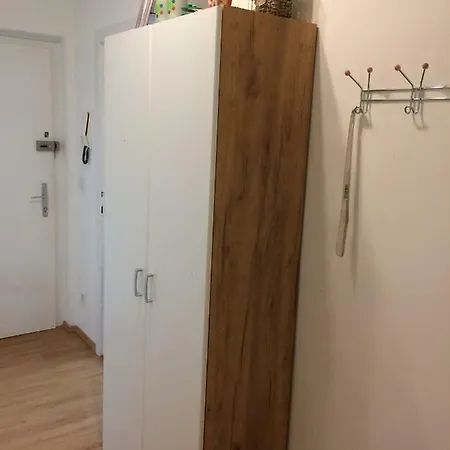 Privatzimmer, Private *