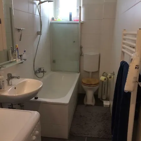 Privatzimmer, Private *