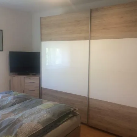 Privatzimmer, Private *